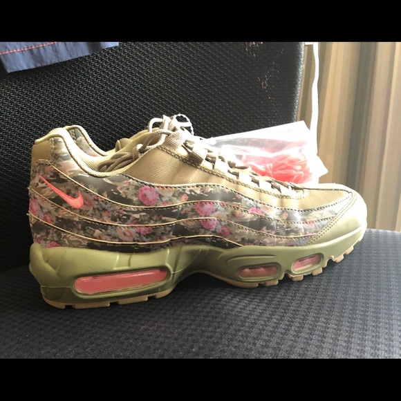 Nike Shoes - nike airmax ladies 10